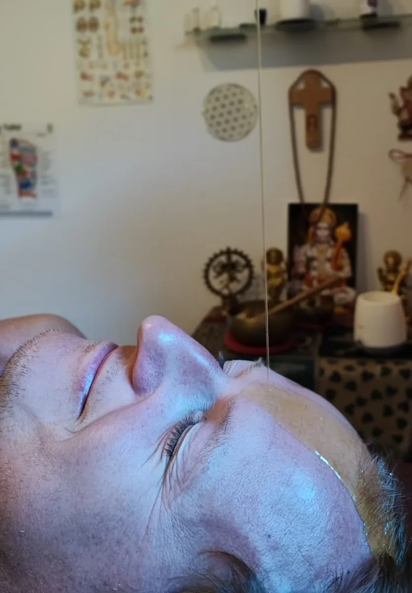 Shirodhara Stirn-Öl-Guss – Beruhigende Therapie für Geist und Seele
